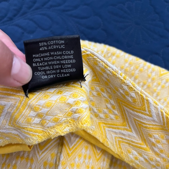 Yellow and white patterned Ann Taylor women’s shorts size 16. - Picture 2 of 5